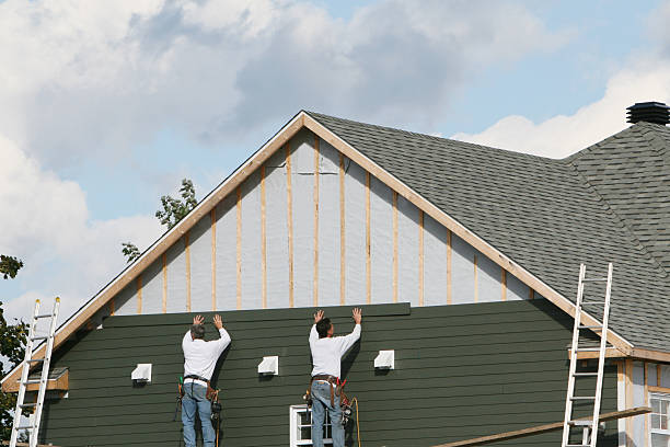 Professional Siding technician working in Milford, IN
